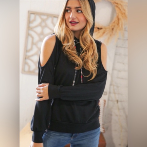 Cold Shoulder Hoodie with plaid trim - Picture 4 of 5
